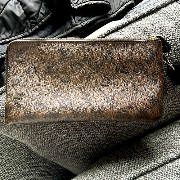 Coach Wristlet or wallet chocolate brown with black logo C - Picture 3 of 4